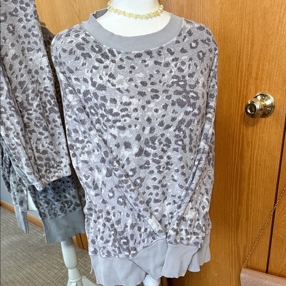 Aerie Gray Leopard Print Pajama Set - Picture 2 of 3